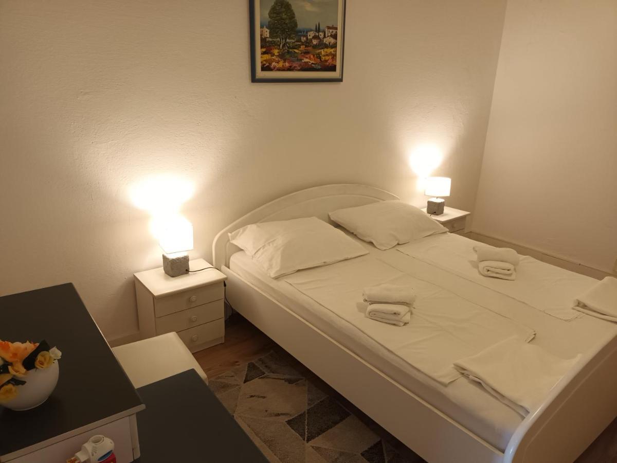 Apartments Verica Pag Town Exterior photo
